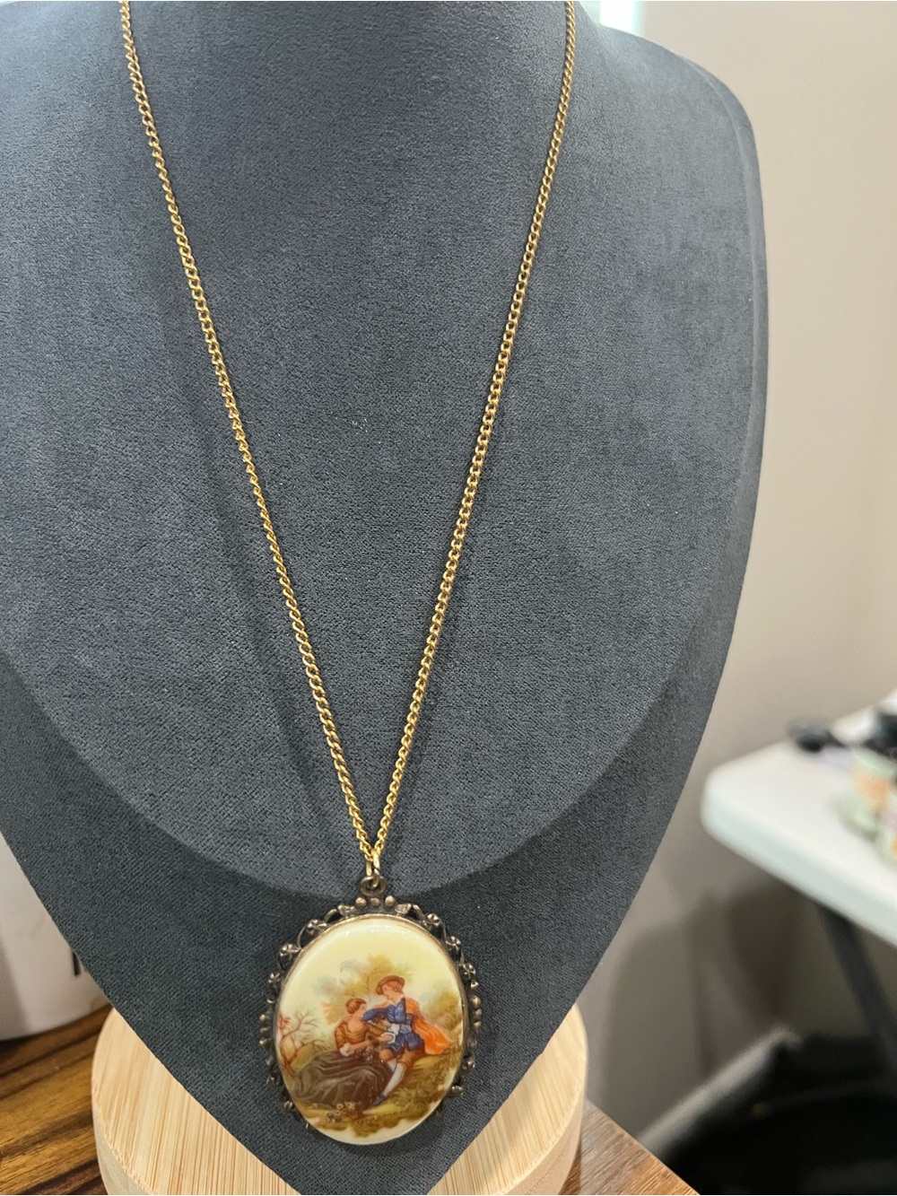 Vintage-Style Gold Pendant Necklace with Painted Cameo - Cream